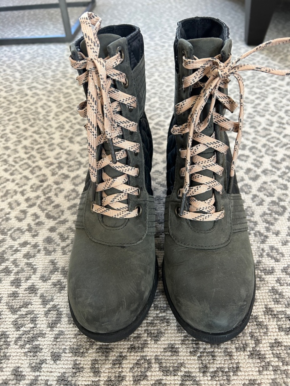 Sorel Women’s Olive Green Lace-Up Boots sz 8